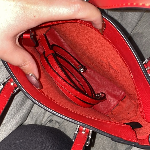 Guess mini red purse - Picture 3 of 3